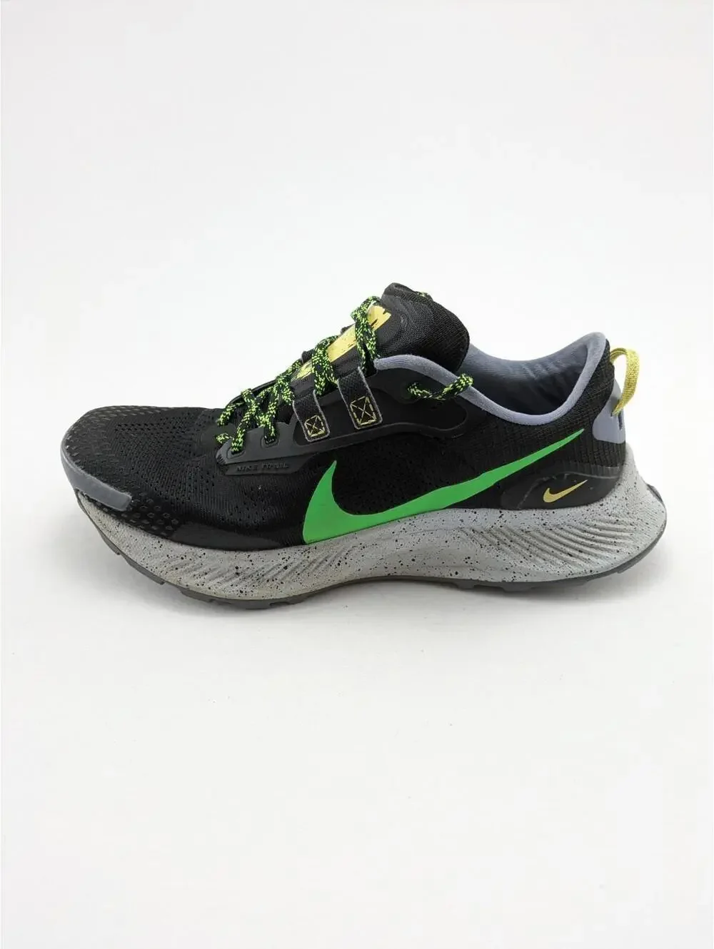 Mens Nike Pegasus Trail 3 Black Green Athletic Running Shoes DA8697-004 Size 9.5